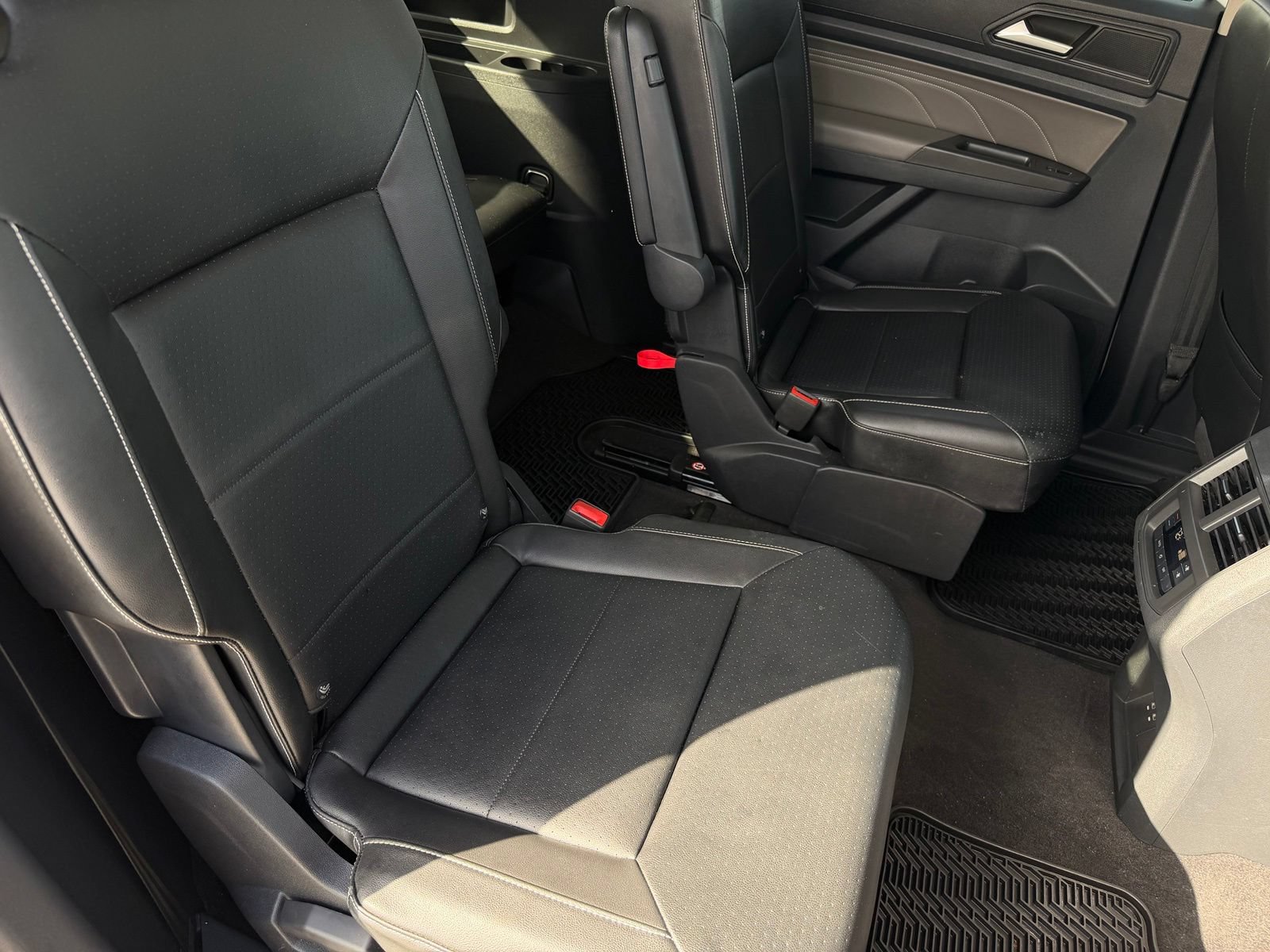 Used 2022 Volkswagen Atlas SEL R-Line AWD/4WD image 11