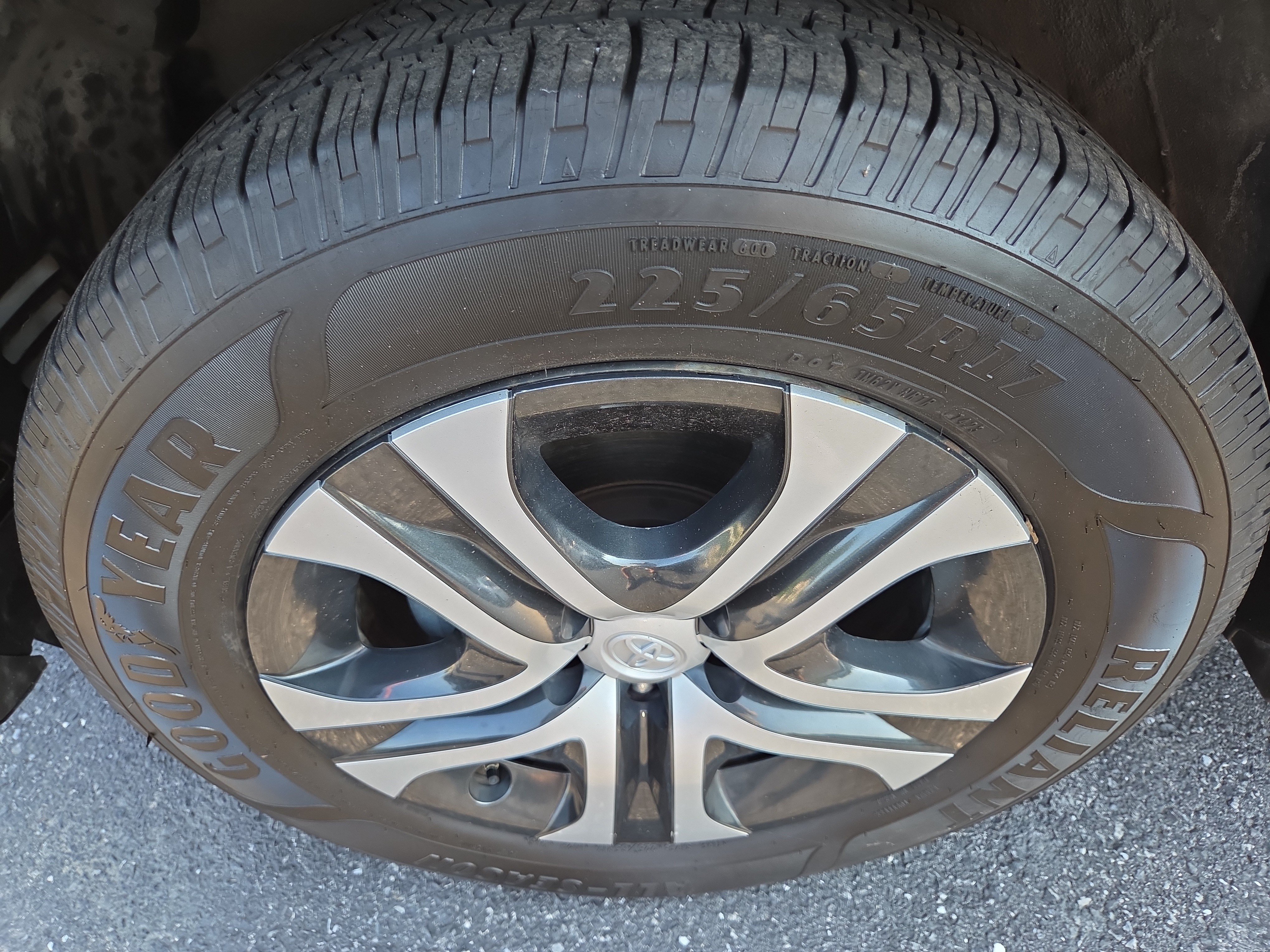 Used 2018 Toyota RAV4 LE w/ All Weather Liner Package AWD/4WD image 13