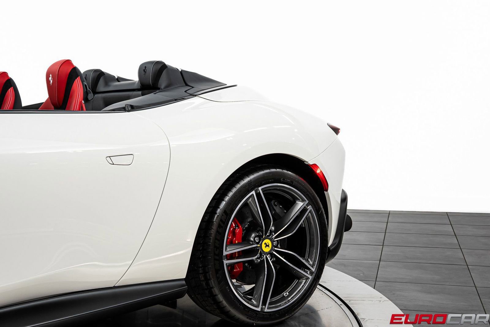 Used 2025 Ferrari Roma Spider RWD image 16