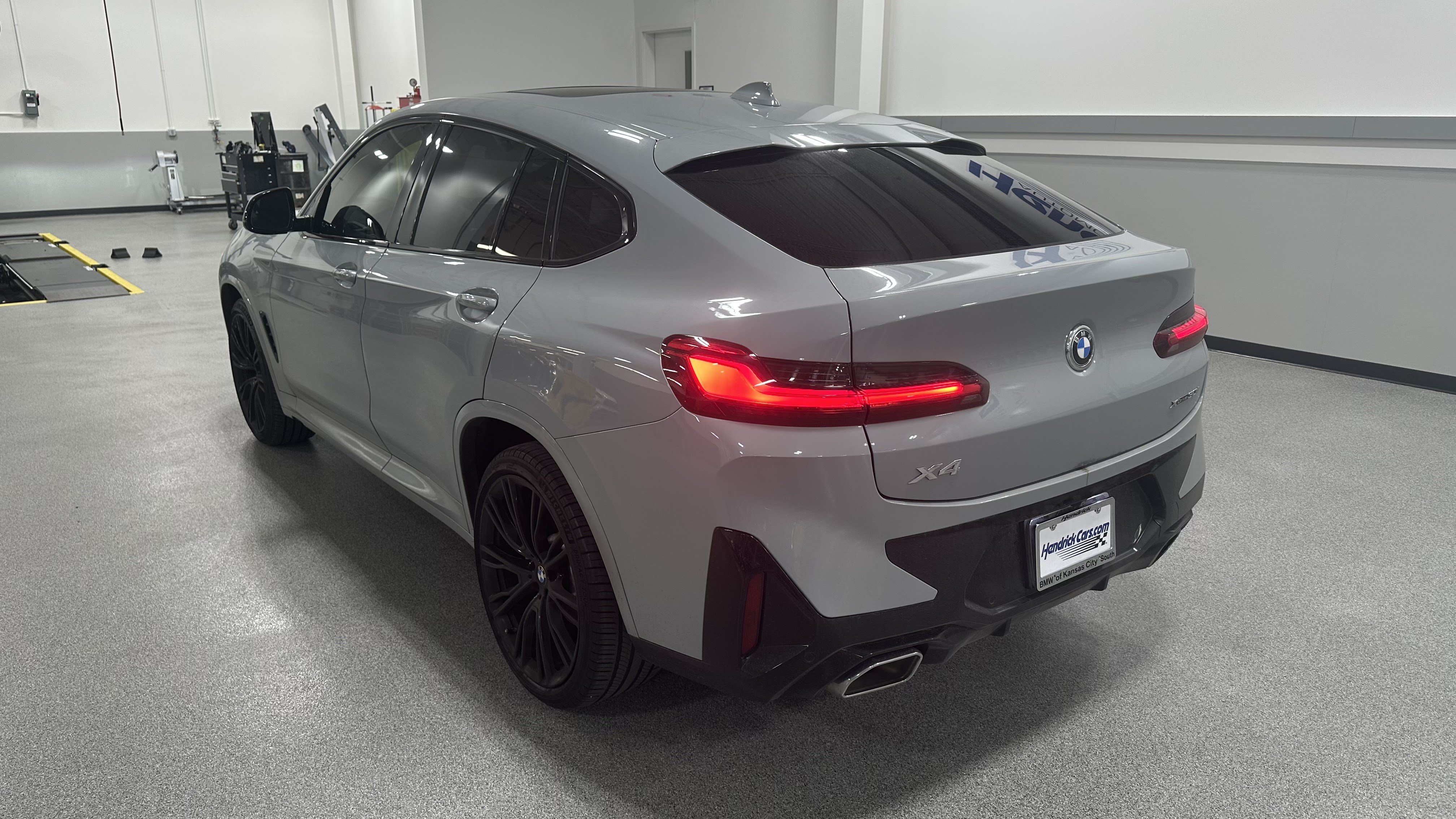 Used 2022 BMW X4 xDrive30i w/ M Sport Package 2 AWD/4WD image 8
