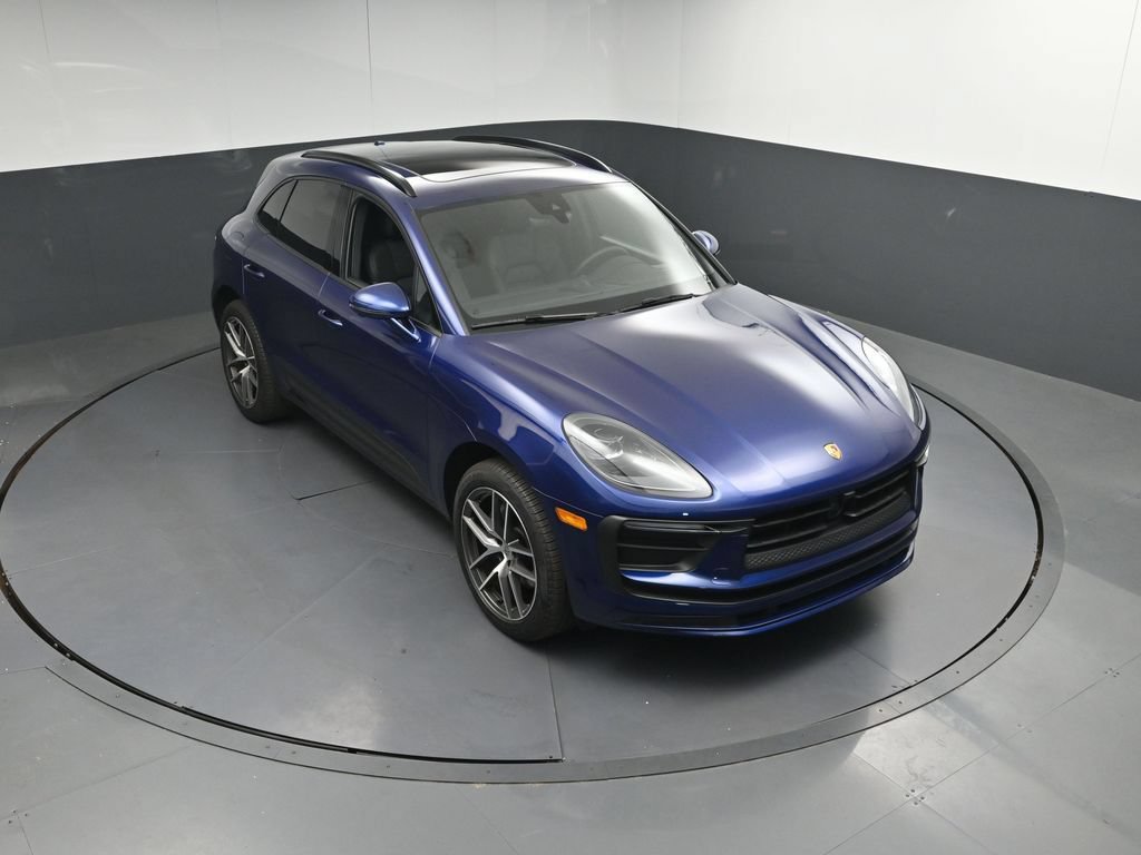 Used 2025 Porsche Macan AWD/4WD image 40