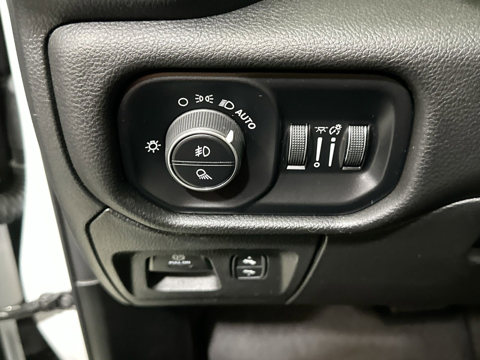 Used 2023 RAM 1500 Laramie image 17