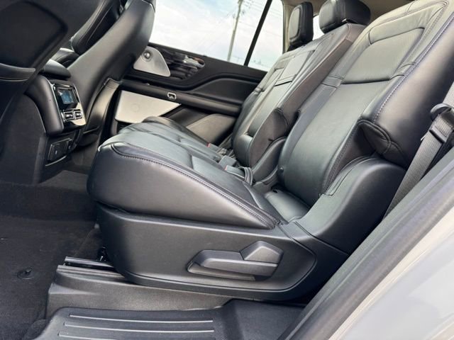 Used 2020 Lincoln Aviator Reserve w/ Equipment Group 201A image 11