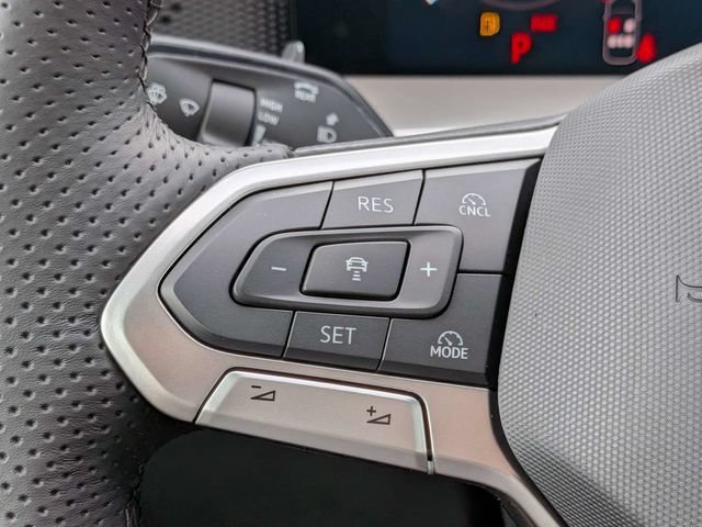 New 2026 Volkswagen Tiguan SE R-Line FWD image 26
