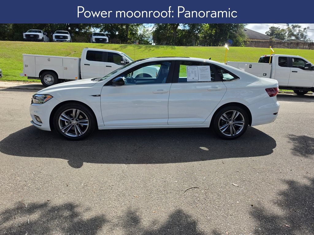 Used 2021 Volkswagen Jetta R-Line w/ R-Line Cold Weather Package FWD image 2
