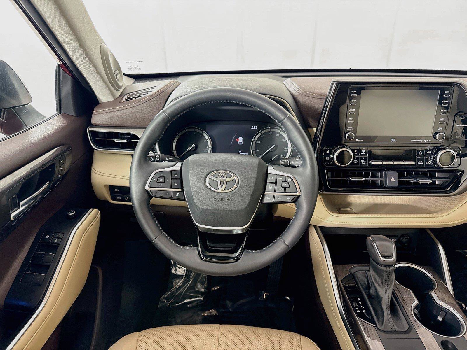 Certified 2021 Toyota Highlander Limited FWD image 35