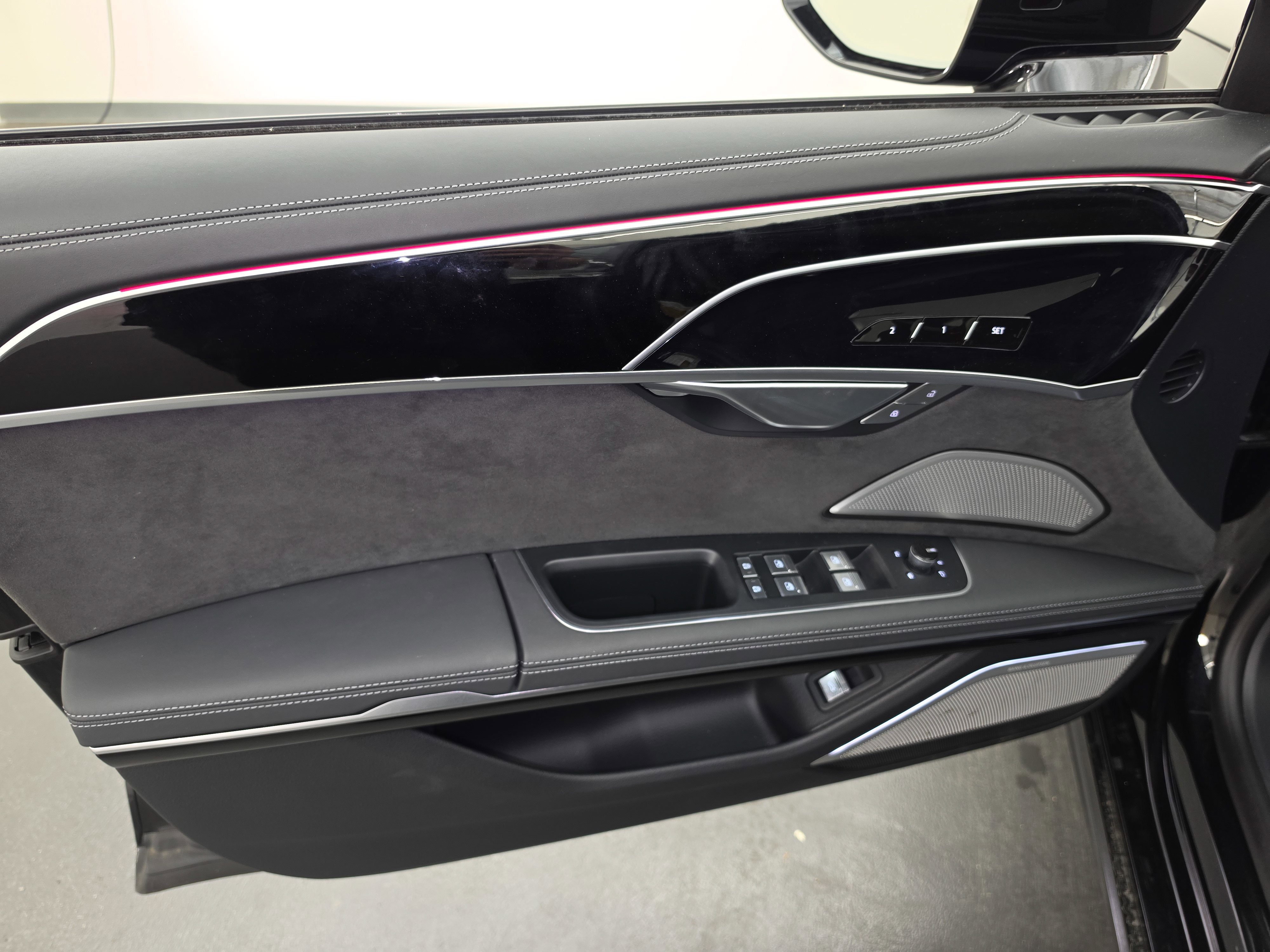 Used 2022 Audi S8 w/ S8 Comfort Plus Package AWD/4WD image 20