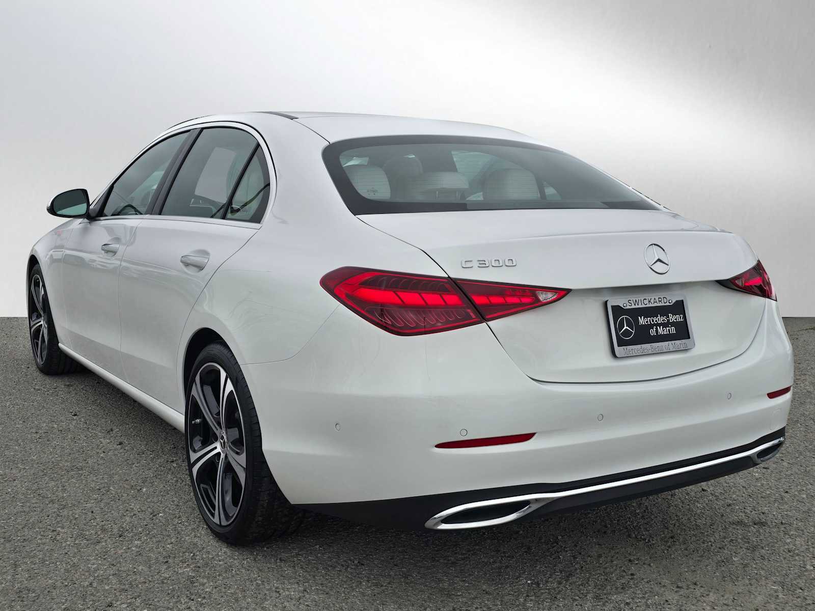 Used 2025 Mercedes-Benz C 300 Sedan image 4