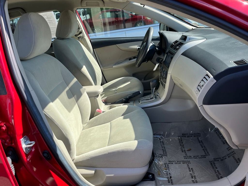 Used 2013 Toyota Corolla LE FWD image 18