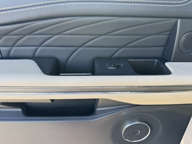 Used 2022 Ford Expedition Platinum image 14