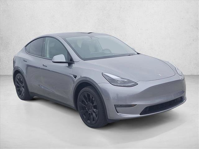 Used 2025 Tesla Model Y Long Range RWD image 3