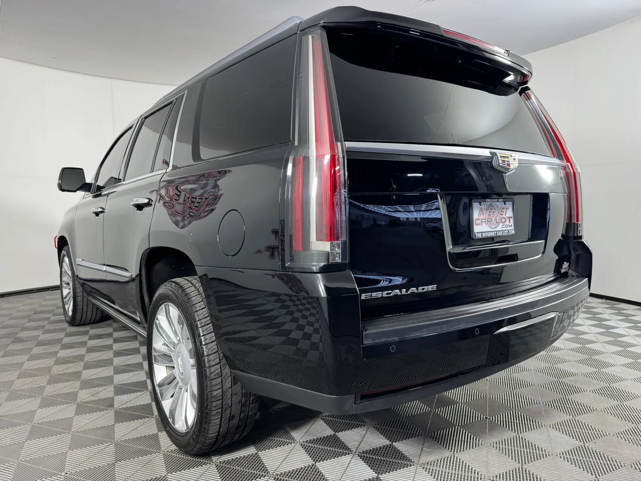 Used 2016 Cadillac Escalade Platinum AWD/4WD image 28