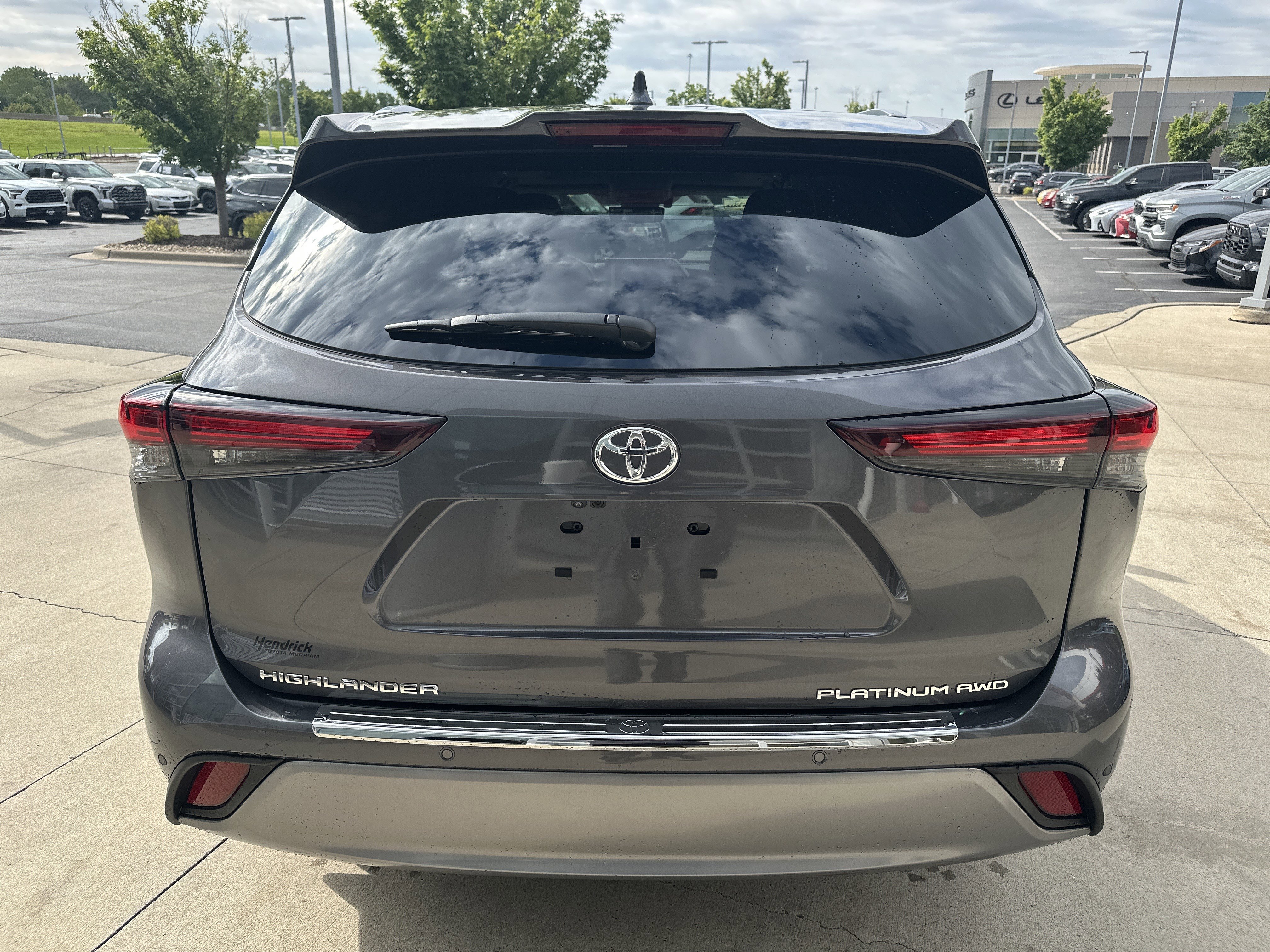 Used 2024 Toyota Highlander Platinum AWD/4WD image 8