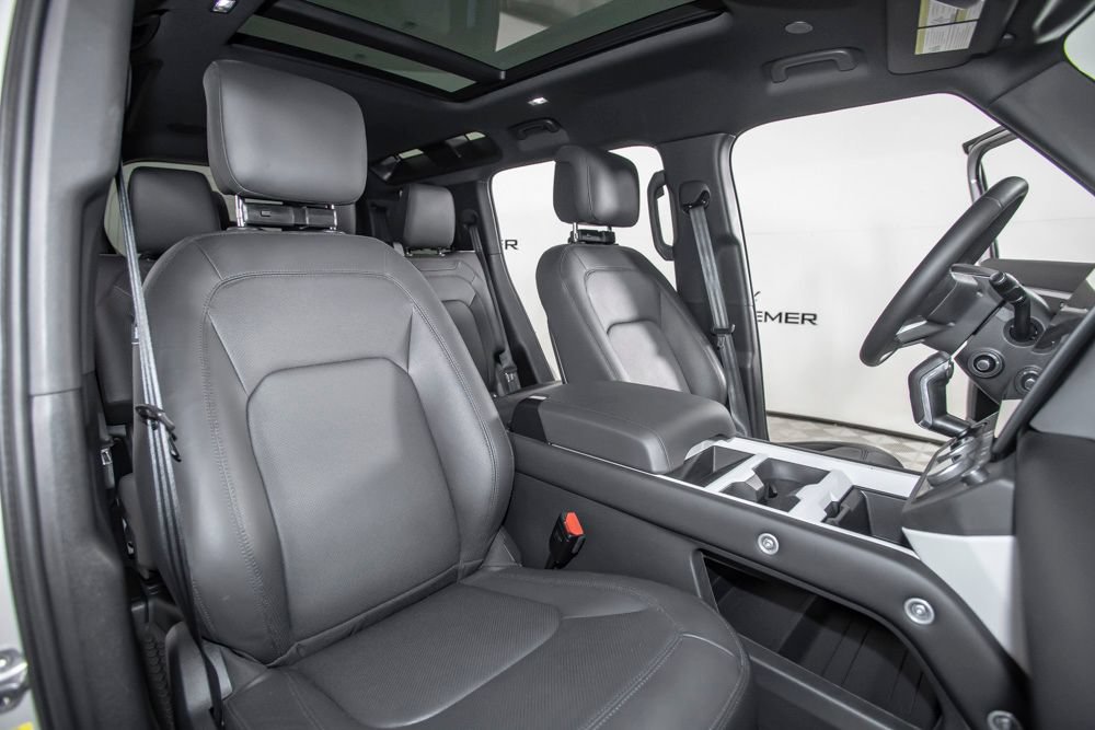 Used 2026 Land Rover Defender 110 X-Dynamic SE AWD/4WD image 20