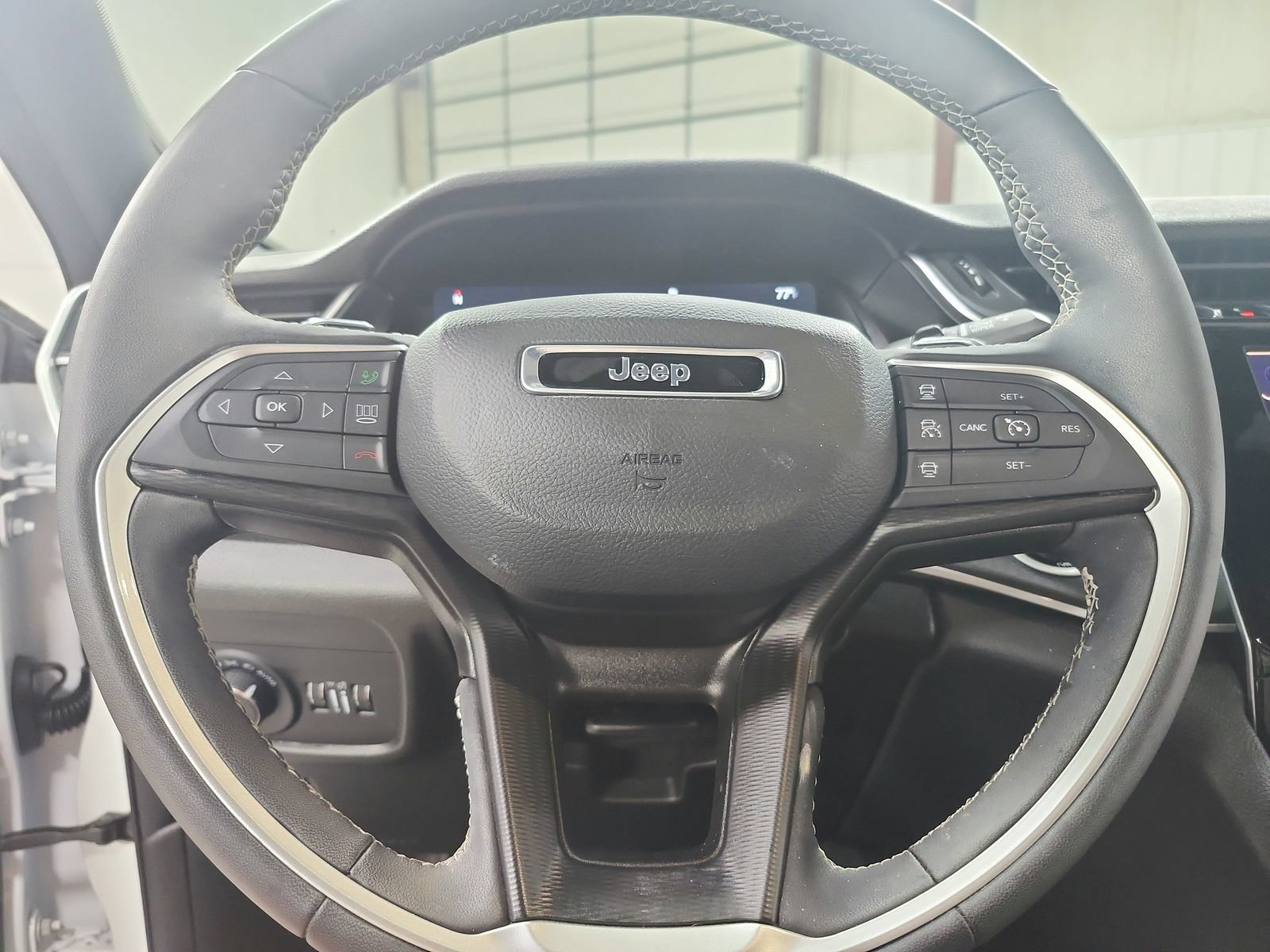 Used 2024 Jeep Grand Cherokee L Laredo AWD/4WD image 23