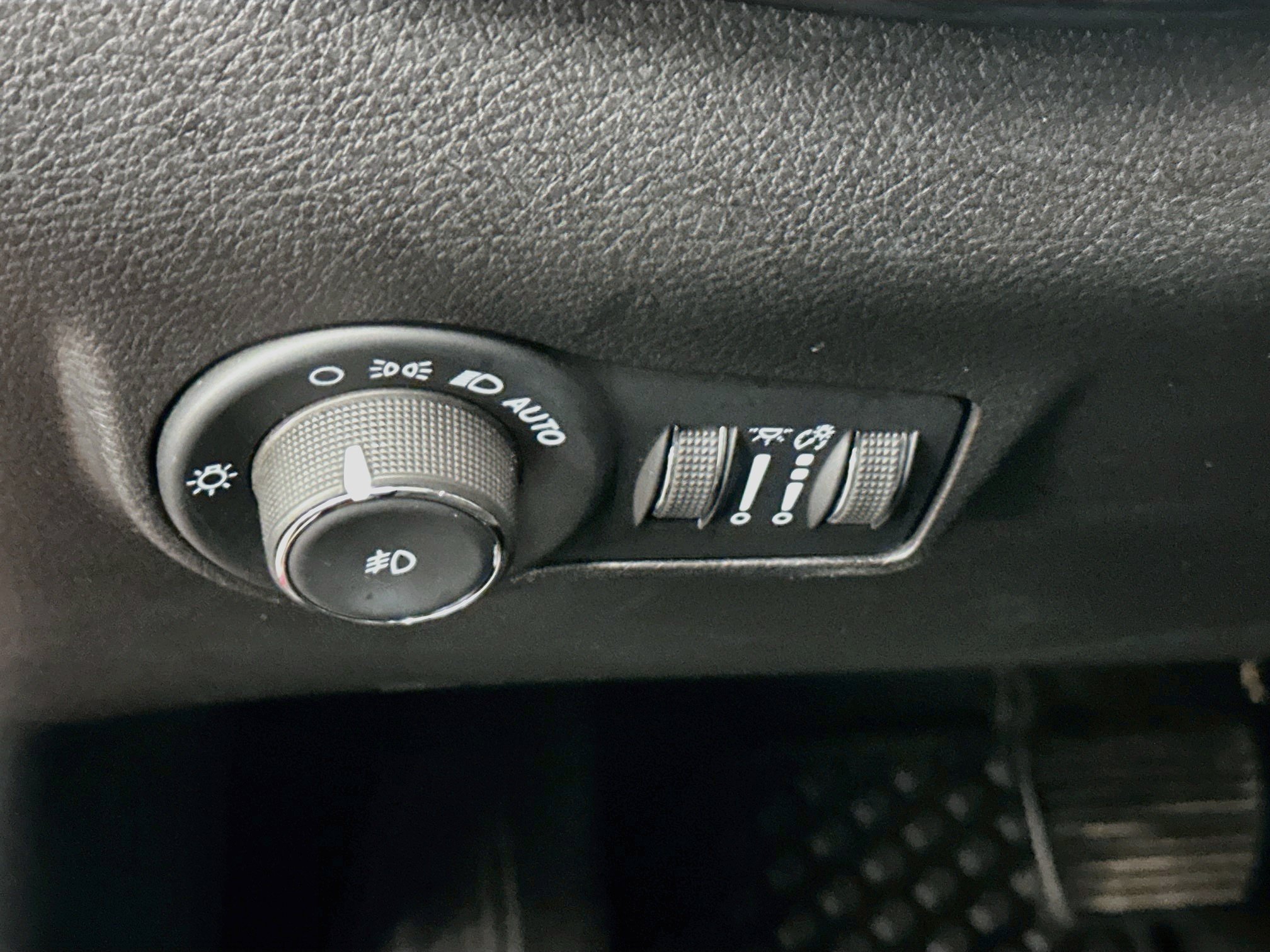 Used 2025 Jeep Compass Trailhawk AWD/4WD image 17