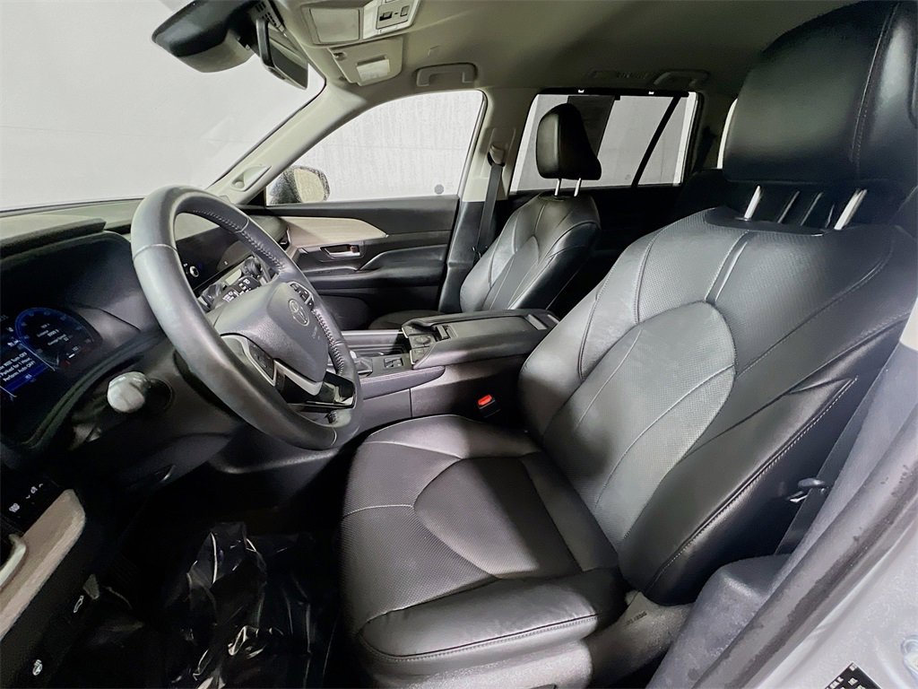 Used 2024 Toyota Grand Highlander Limited image 19