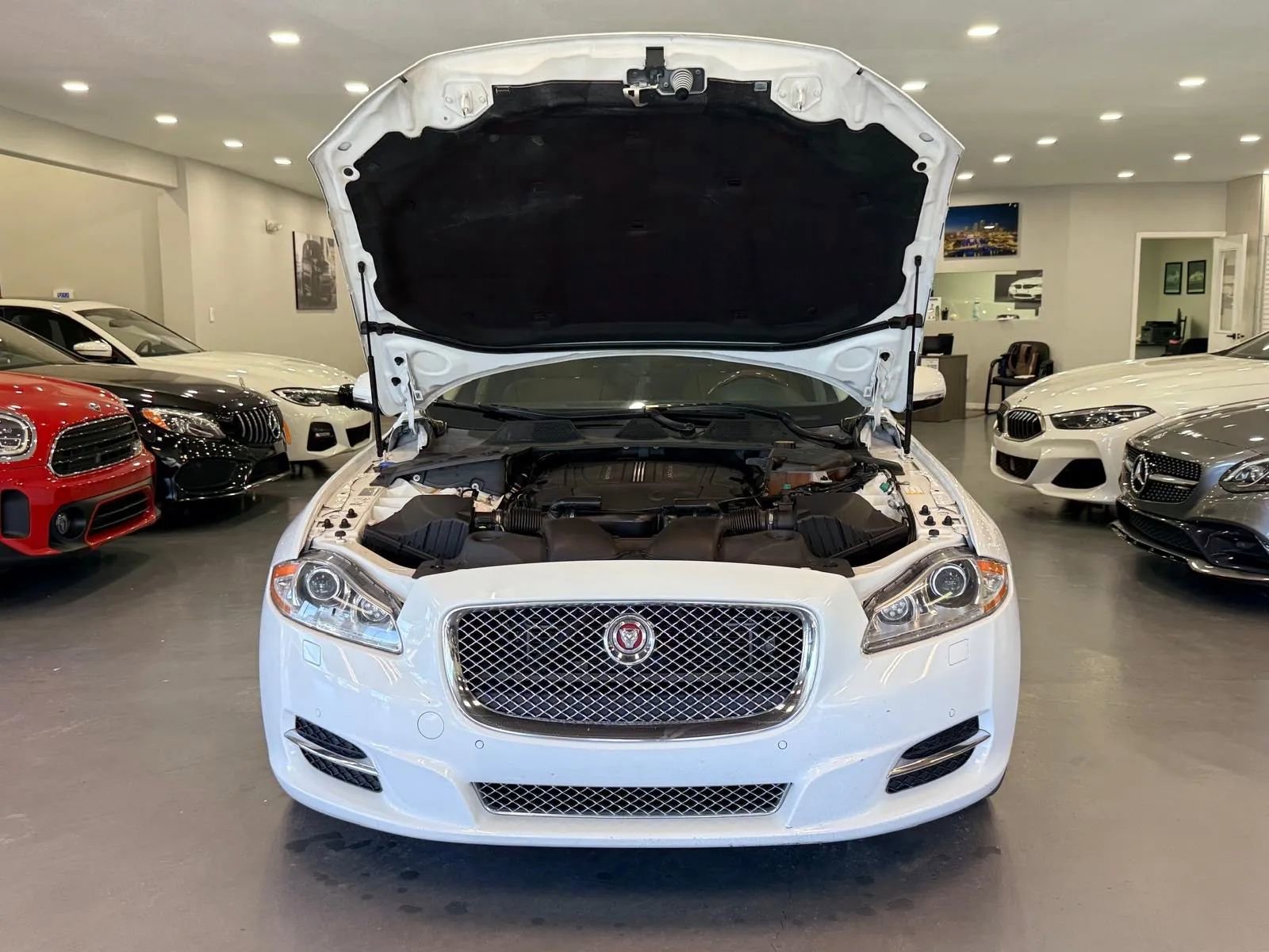 Used 2015 Jaguar XJ L Portfolio image 43