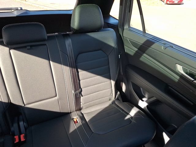Used 2025 Volkswagen Atlas Cross Sport SEL R-Line AWD/4WD image 20