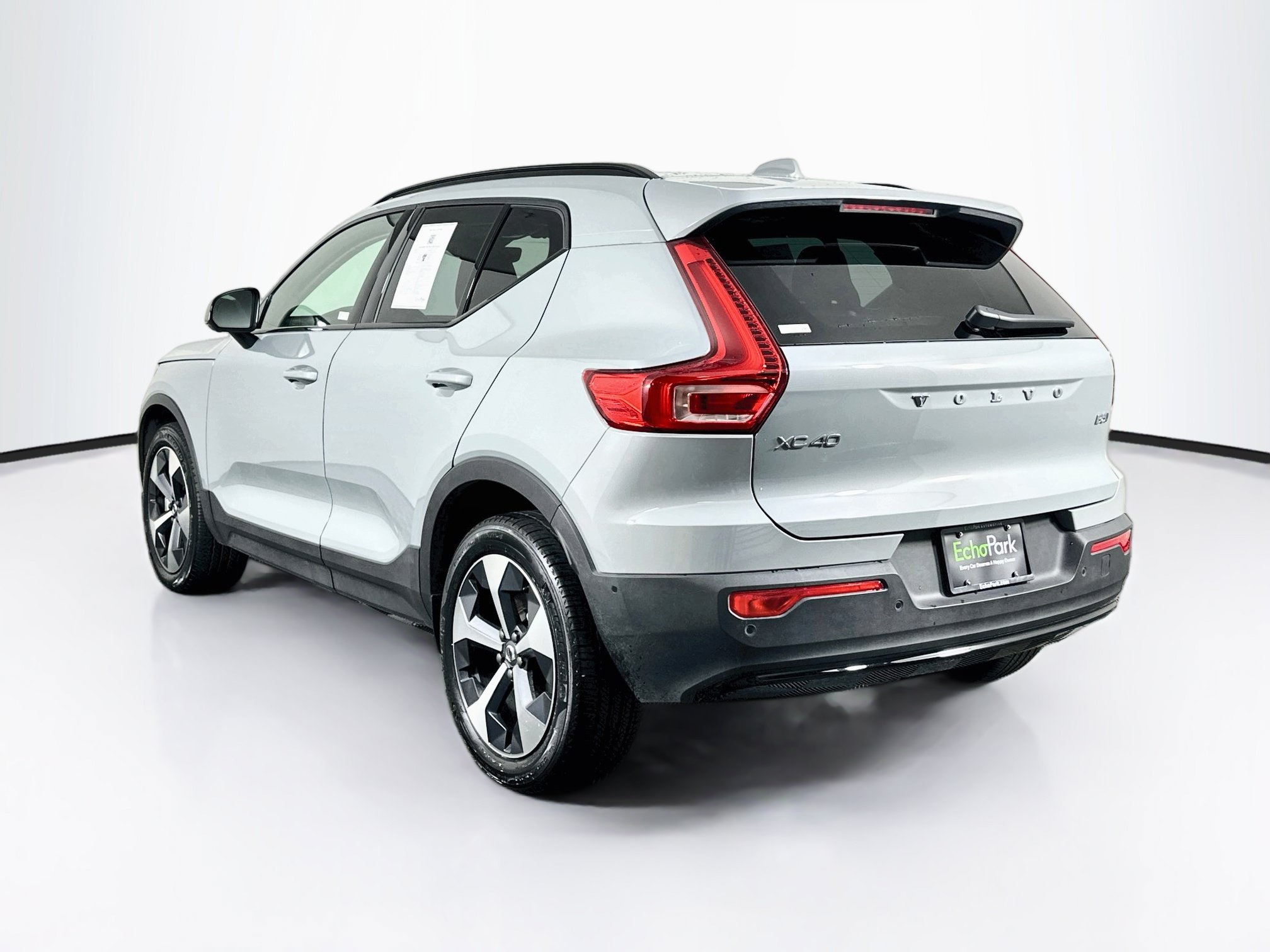 Used 2026 Volvo XC40 B5 Plus AWD/4WD image 5