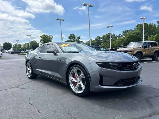 Used 2021 Chevrolet Camaro LT w/ Technology Package RWD image 4