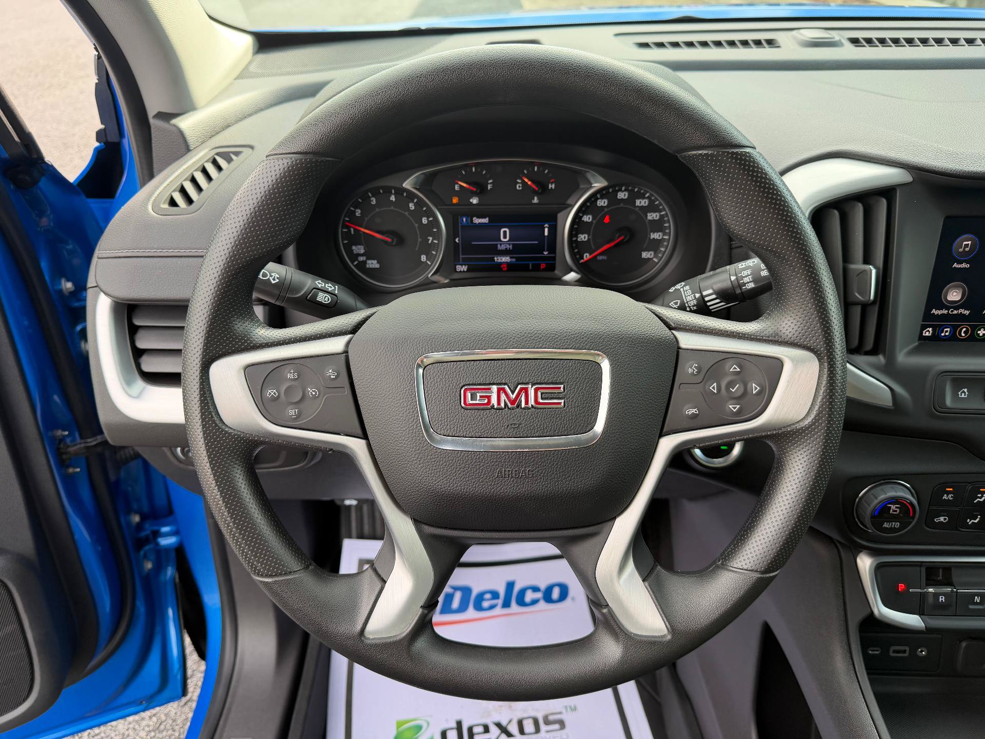 Used 2024 GMC Terrain SLE w/ Driver Convenience Package FWD image 14