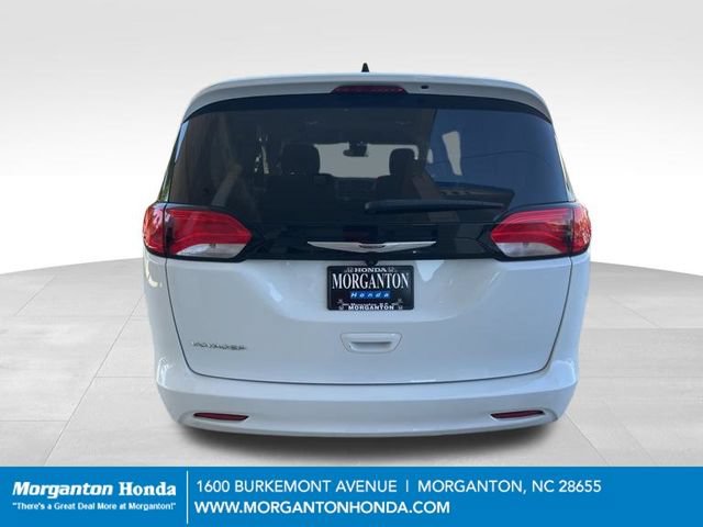 Used 2023 Chrysler Voyager LX FWD image 7