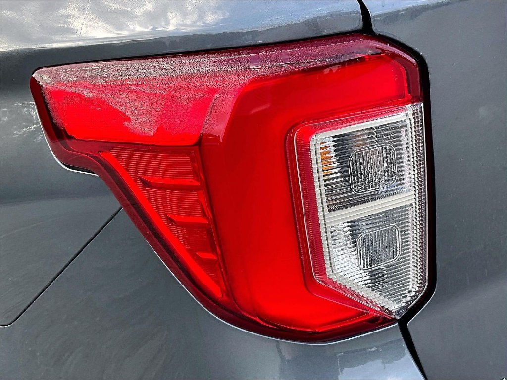 Used 2023 Ford Explorer XLT w/ Equipment Group 202A AWD/4WD image 35