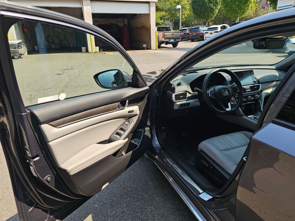 Certified 2018 Honda Accord Touring image 23