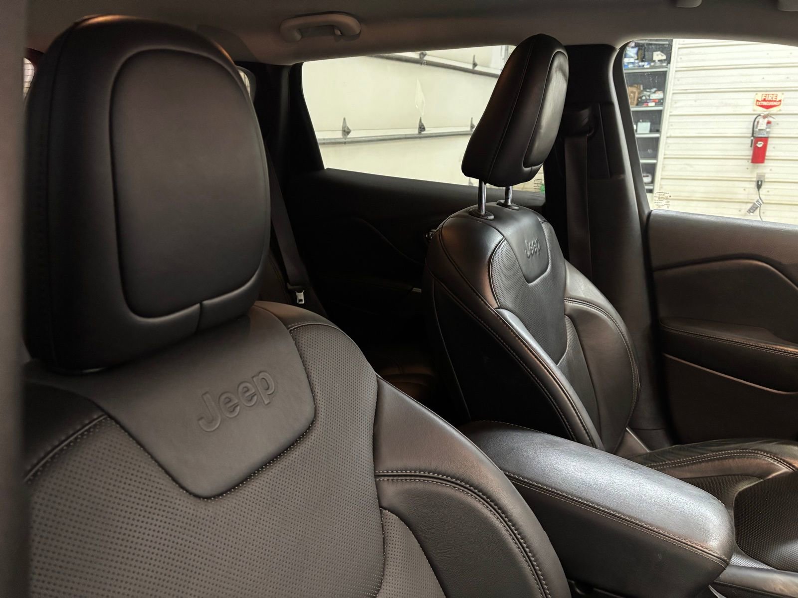 Used 2019 Jeep Cherokee Limited image 28