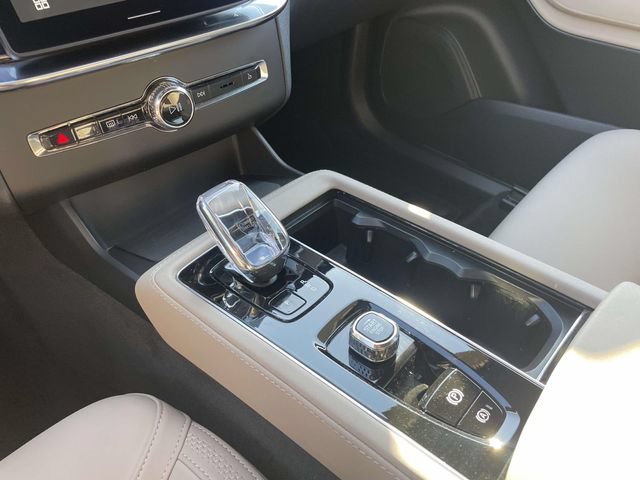 Certified 2026 Volvo XC90 B5 Plus AWD/4WD image 30