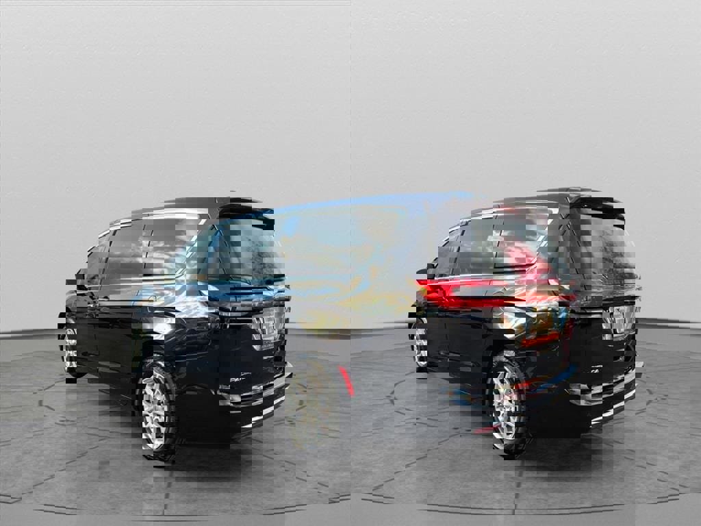 Used 2024 Chrysler Pacifica Touring-L image 6