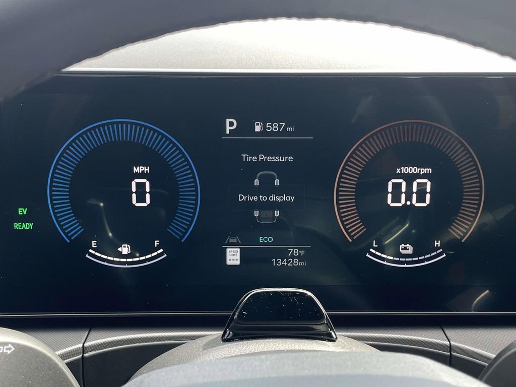 Certified 2025 Hyundai Santa Fe SEL image 16