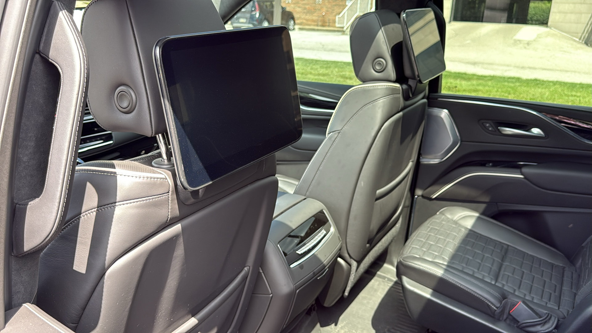 Certified 2023 Cadillac Escalade V w/ Heavy-Duty Trailer Package AWD/4WD image 31