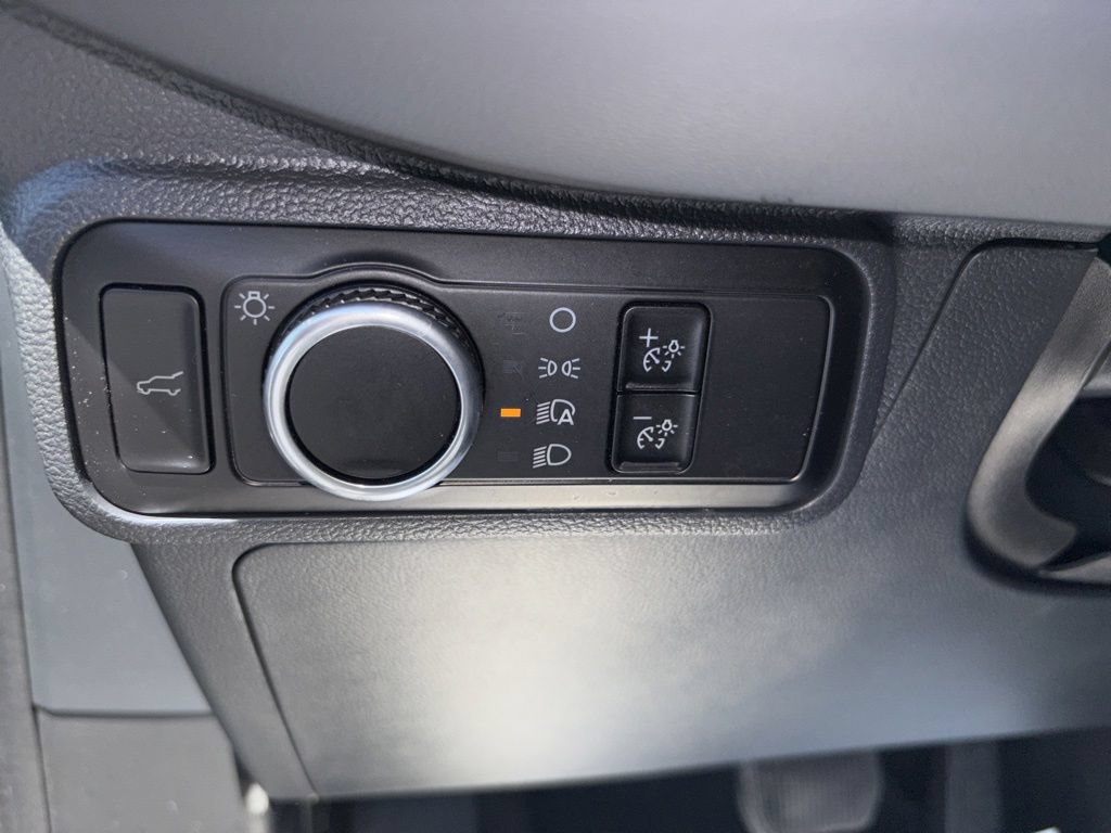 Used 2025 Ford Explorer Active AWD/4WD image 18