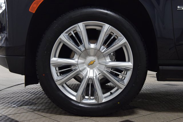 Used 2023 Chevrolet Suburban High Country w/ Premium Package image 27