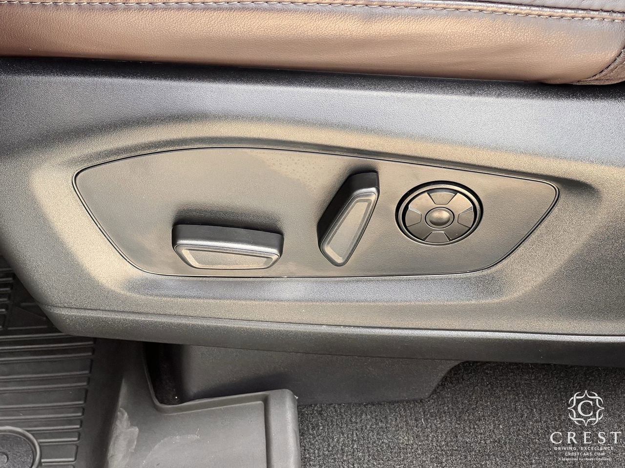 Used 2025 Ford Explorer Platinum w/ Ultimate Package AWD/4WD image 25