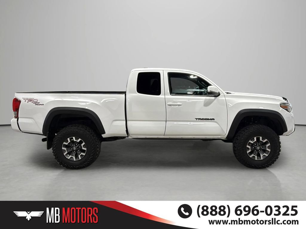 Used 2017 Toyota Tacoma TRD Off-Road AWD/4WD image 3