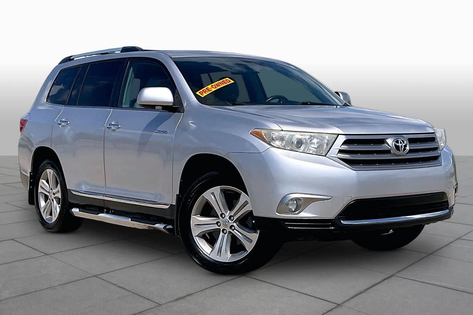 Used 2012 Toyota Highlander Limited w/ Tow Pkg FWD image 2