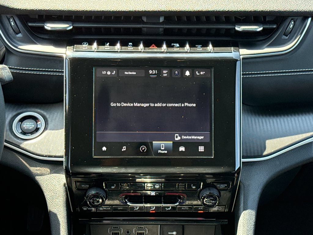 Used 2023 Jeep Grand Cherokee Altitude RWD image 12