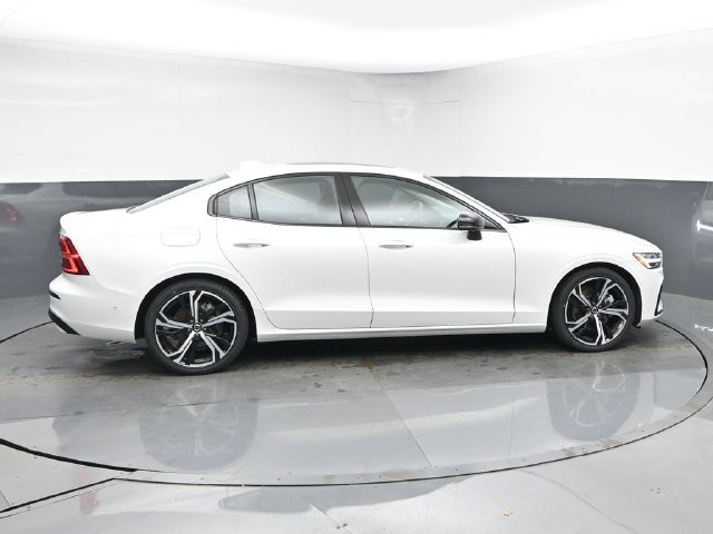 Used 2025 Volvo S60 B5 Plus FWD image 9
