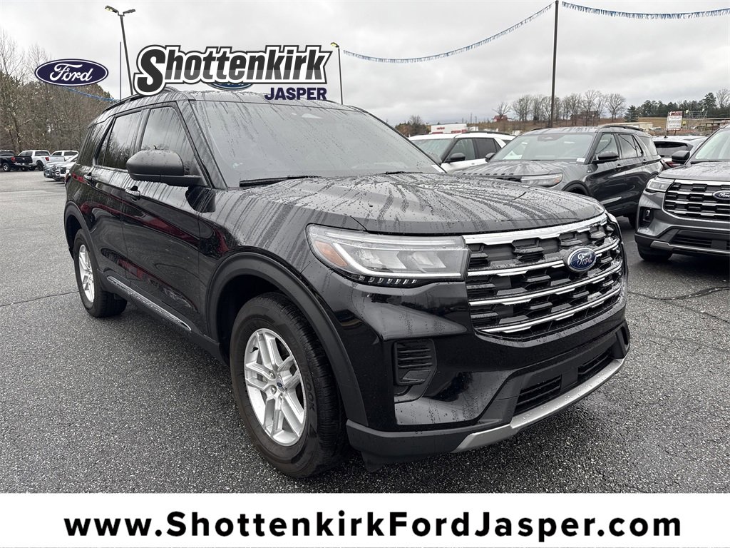 Used 2025 Ford Explorer Active image 1