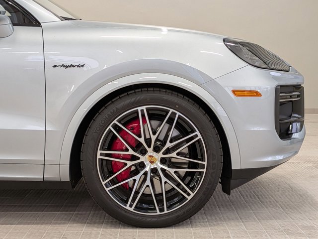 Used 2024 Porsche Cayenne Turbo image 11