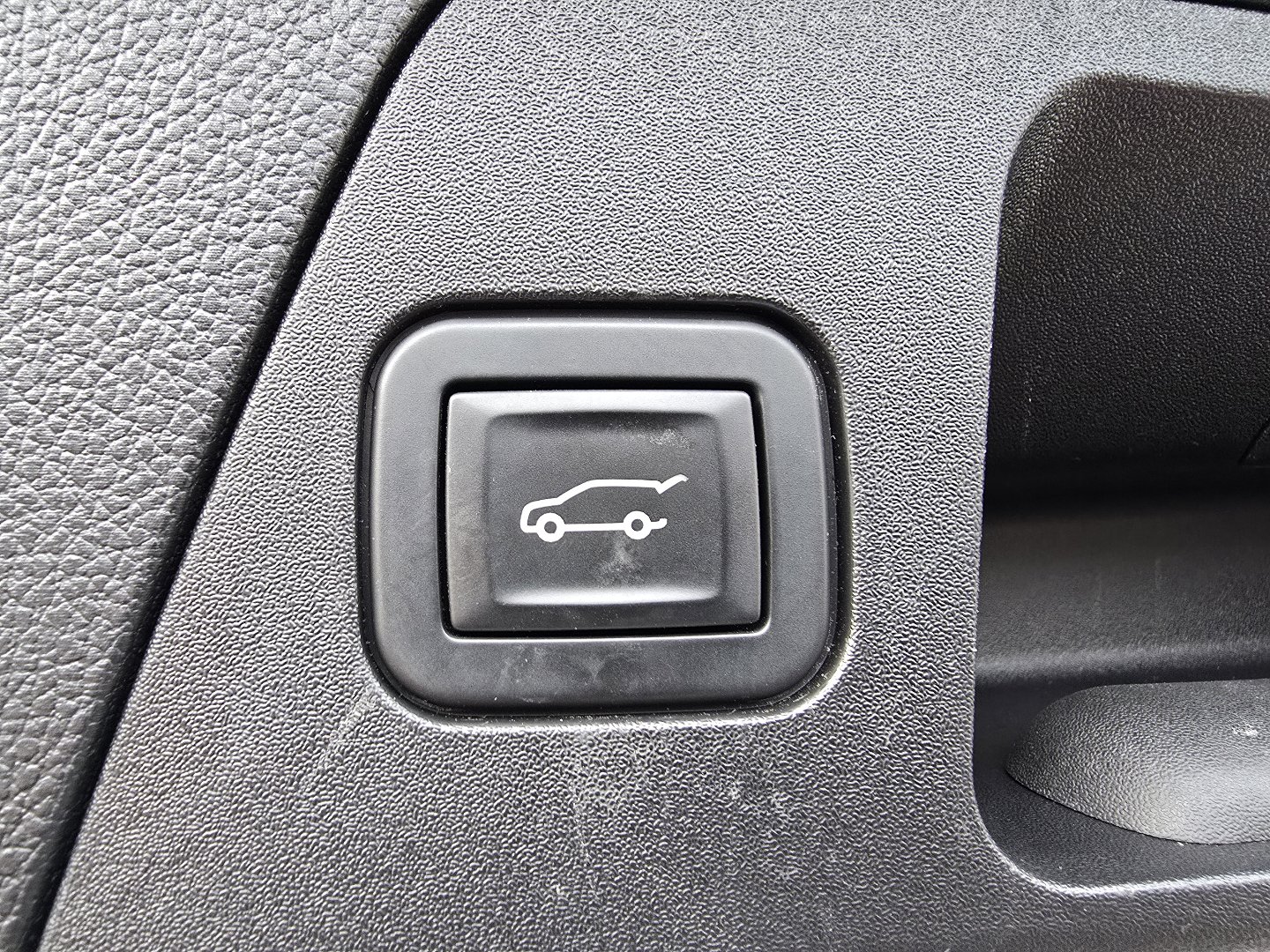 Used 2019 Buick Envision Essence image 16