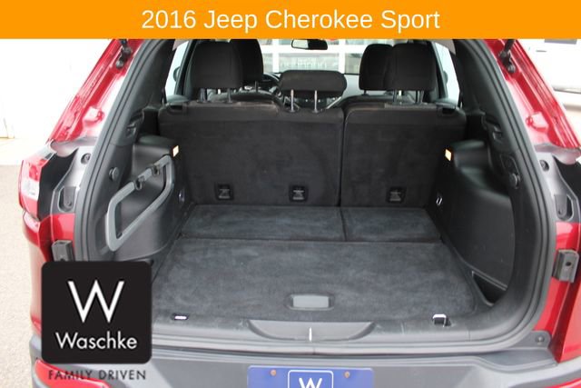 Used 2016 Jeep Cherokee Sport w/ Cold Weather Group image 18