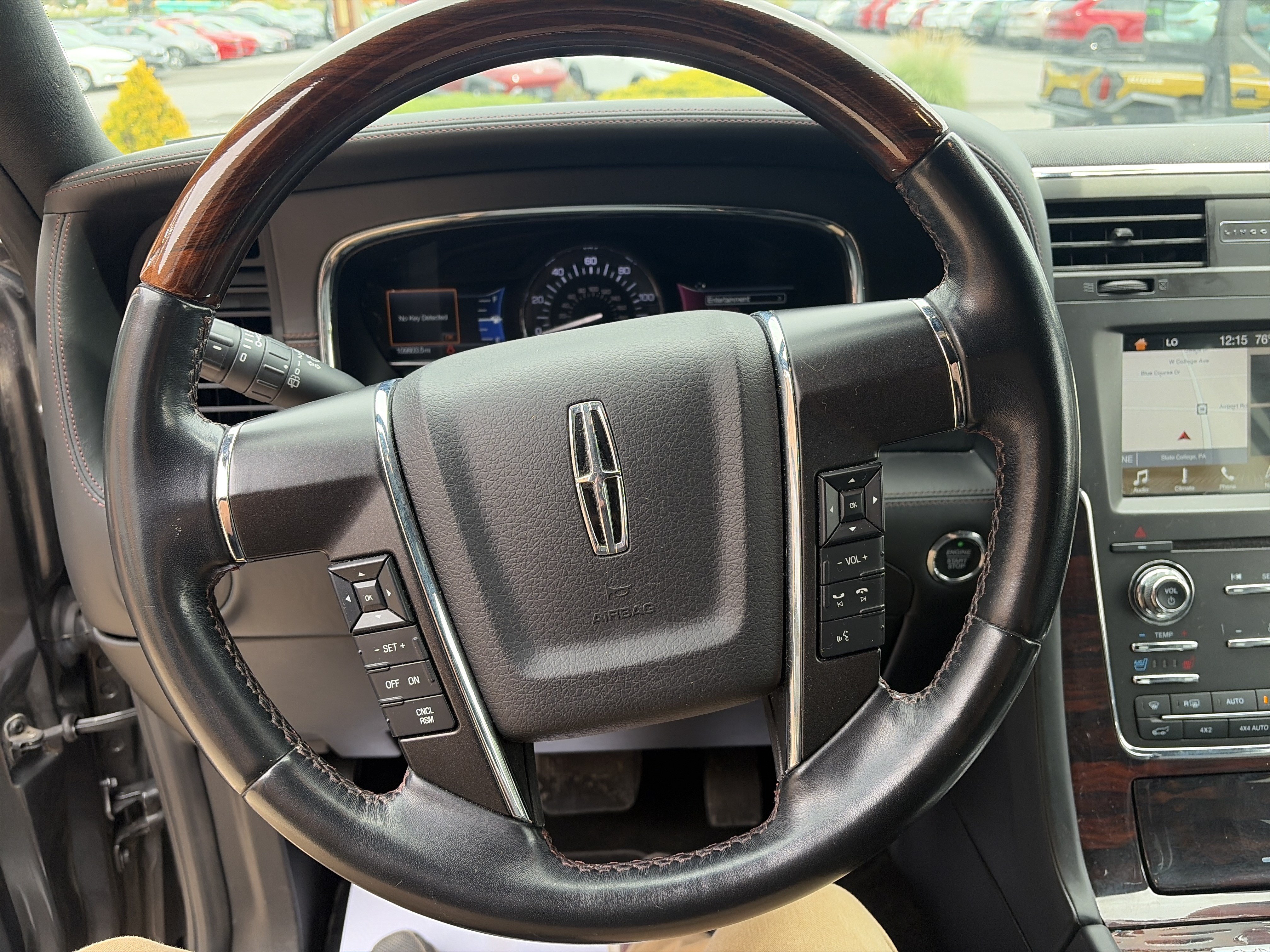 Used 2017 Lincoln Navigator L Reserve AWD/4WD image 9