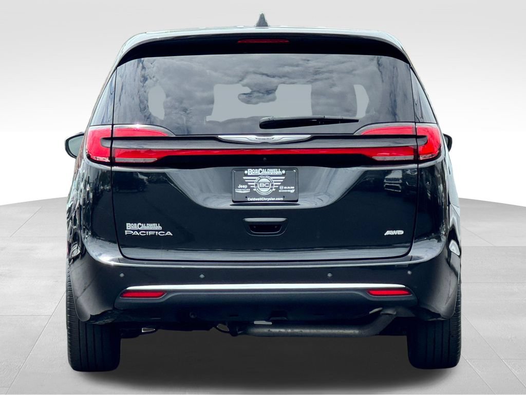 Used 2023 Chrysler Pacifica Touring-L AWD/4WD image 6