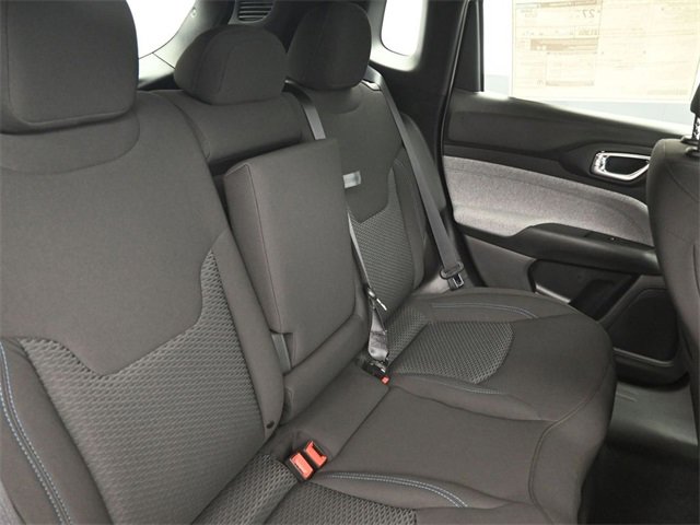 Used 2025 Jeep Compass Sport image 16