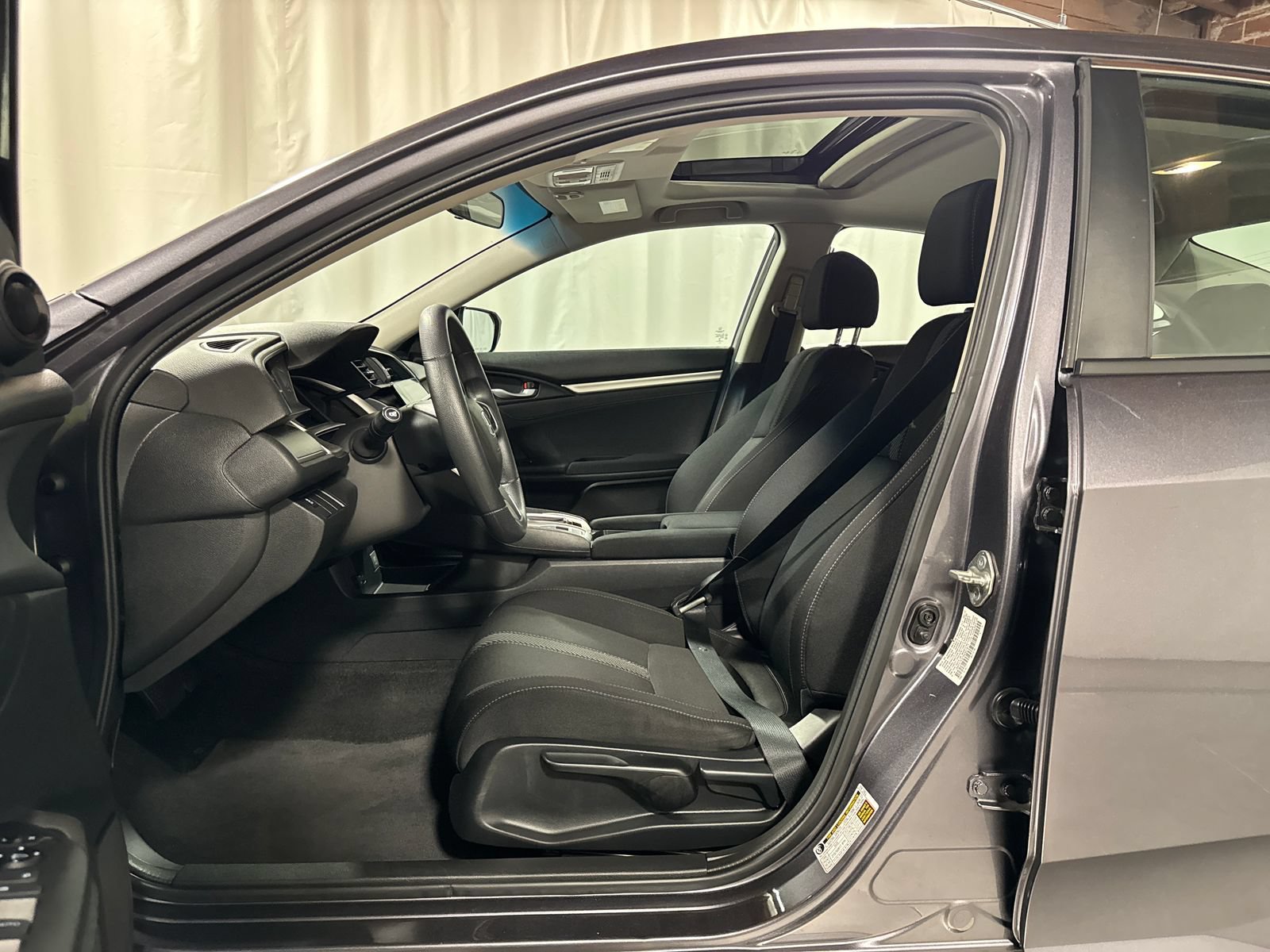Used 2017 Honda Civic EX-T image 3