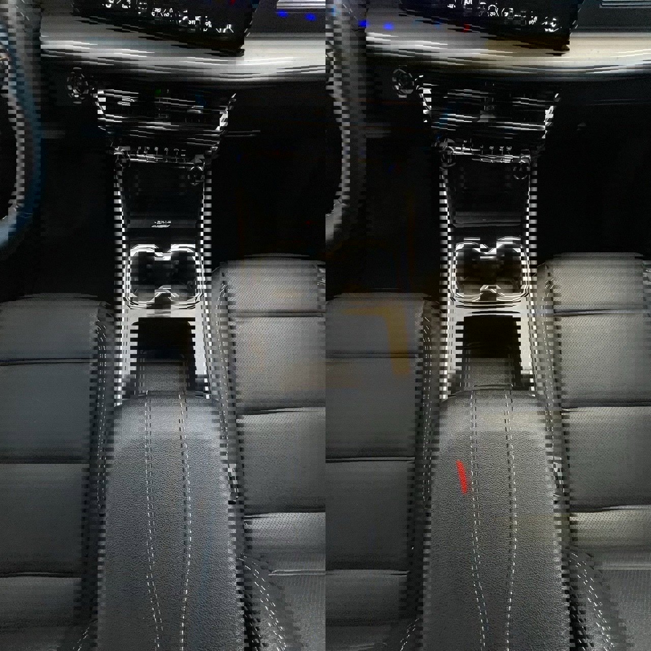 Used 2025 Chevrolet Traverse LT image 18